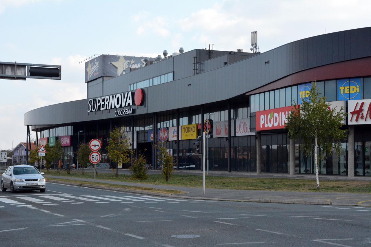 Slavonski Brod: Trgovački centar Supernova Colosseum