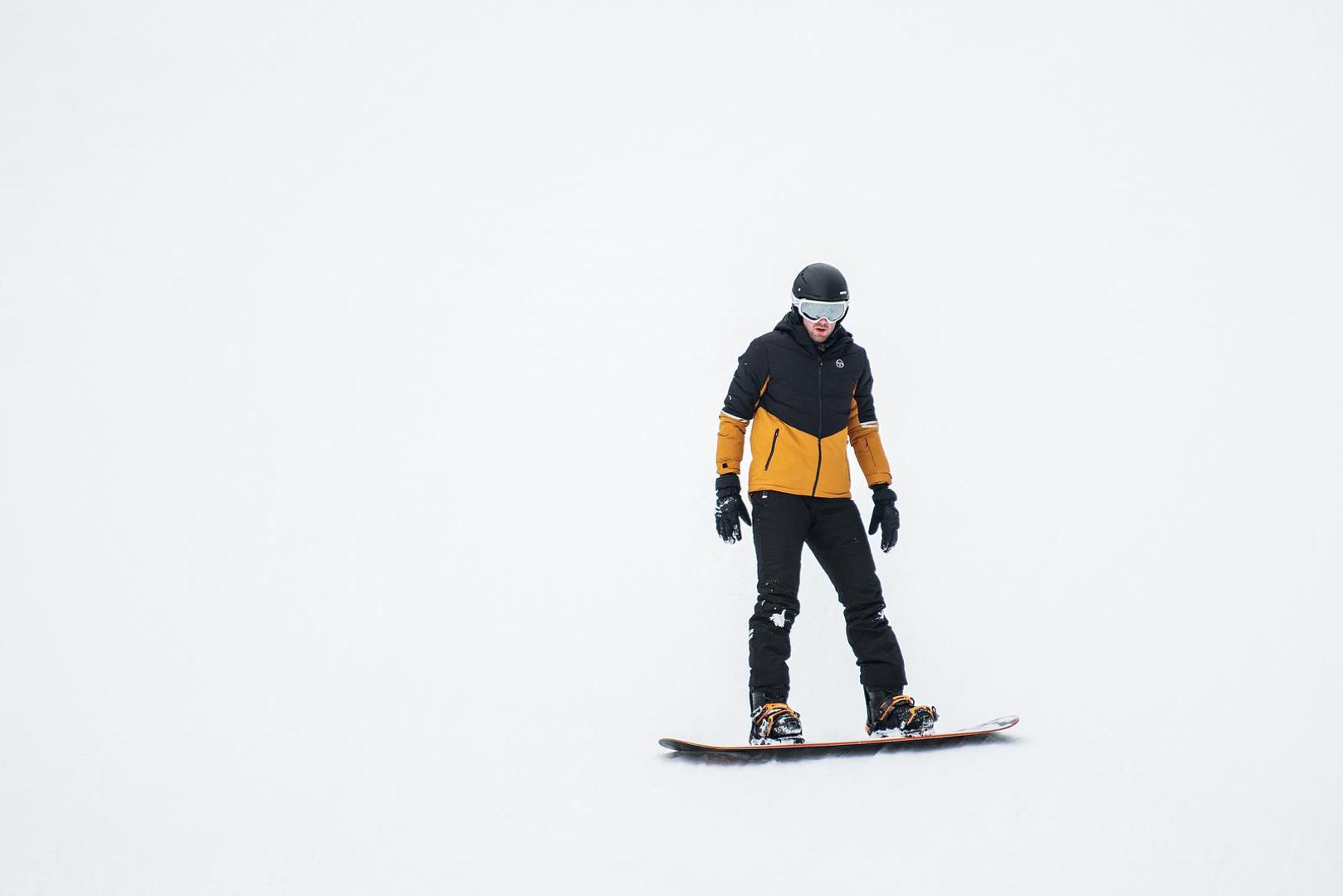Skijališta su puna, staze žive, a uz skijanje i sanjkanje mnogi jednostavno uživaju u šetnjama, toplim čajevima i fotografiranju prizora koji podsjećaju na pravu razglednicu.