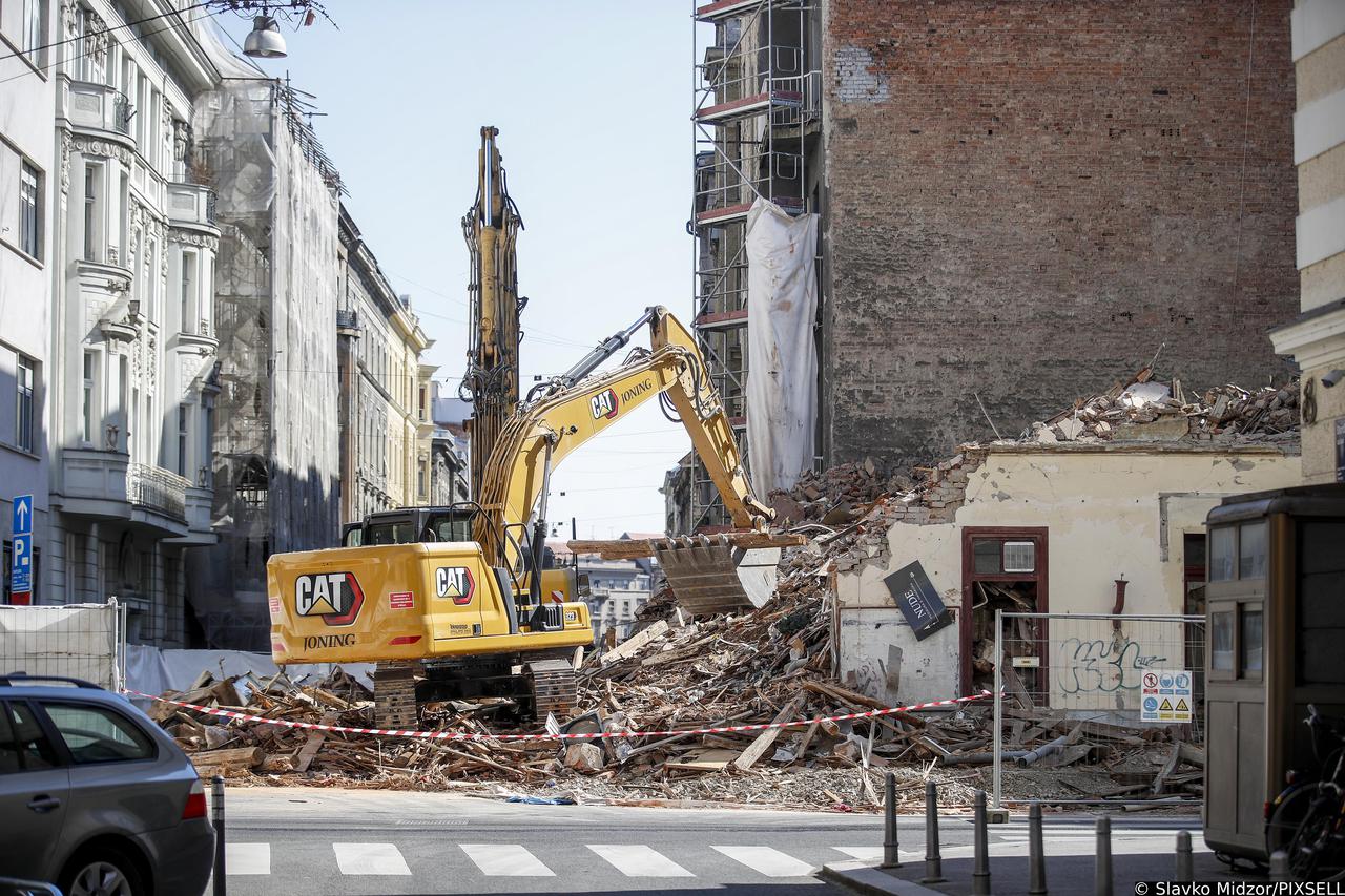 Zagreb: Rušenje kuće u Đorđićevoj ulici koja je stradala u potresu