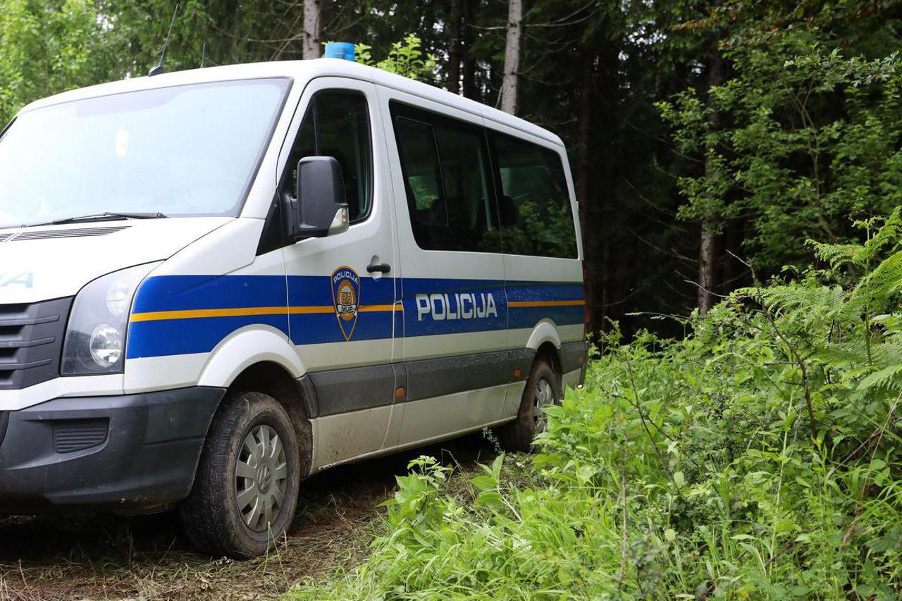 Mjesto pada aviona nalazi se na nepristupačnom šumovitom terenu