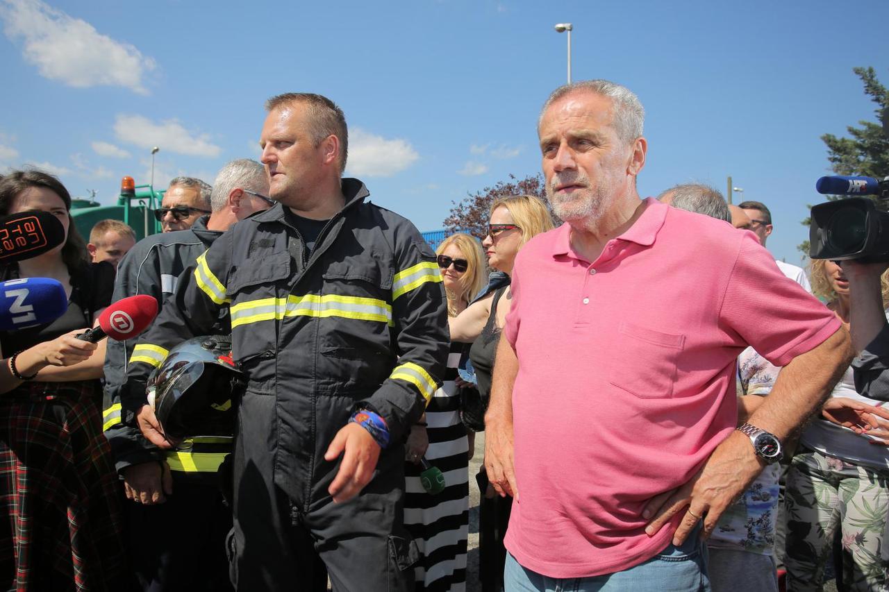 Milan Bandić obišao požarište na Jakuševcu