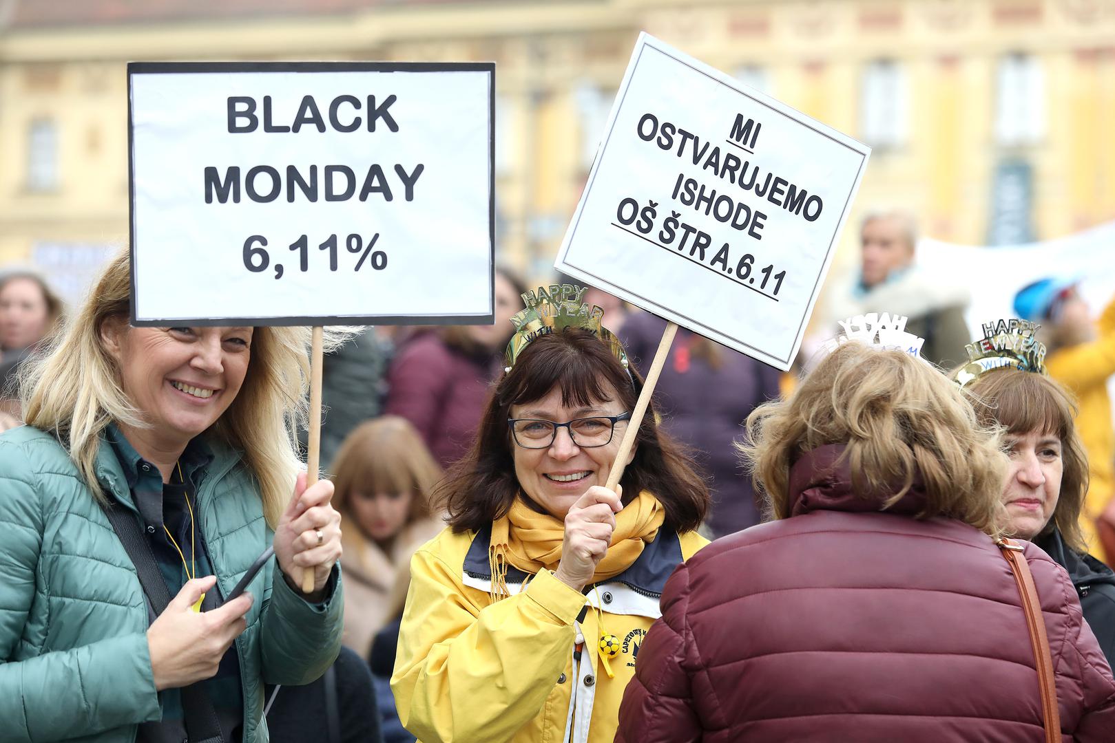 Na središnjem gradskom trgu sve je vrvjelo od zanimljivih transparenata prosvjednika