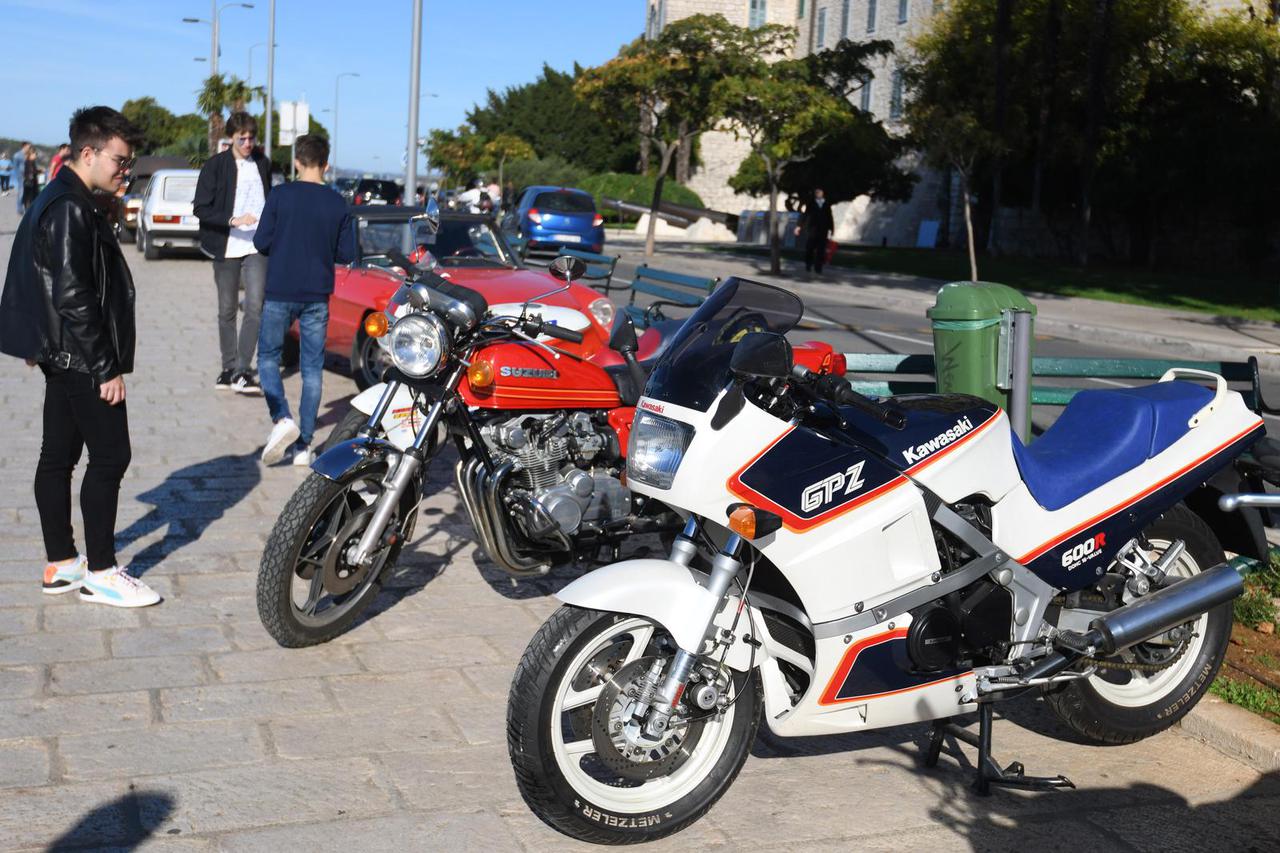 Prvi susret starodobnih automobila i motocikala održan je na šibenskoj gradskoj rivi