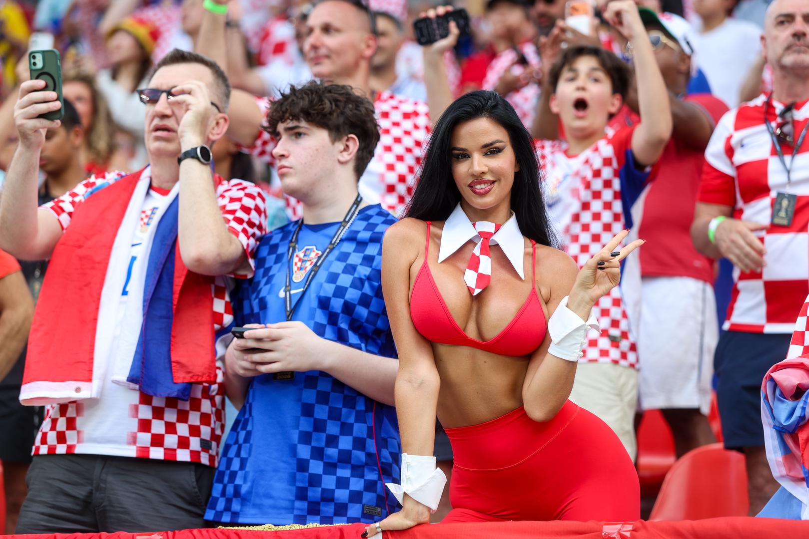 Najpoznatija hrvatska navijačica, koja je postala globalno prepoznatljiva po svojim pojavljivanjima na velikim natjecanjima, ni ovoga puta nije razočarala svojim modnim odabirom.