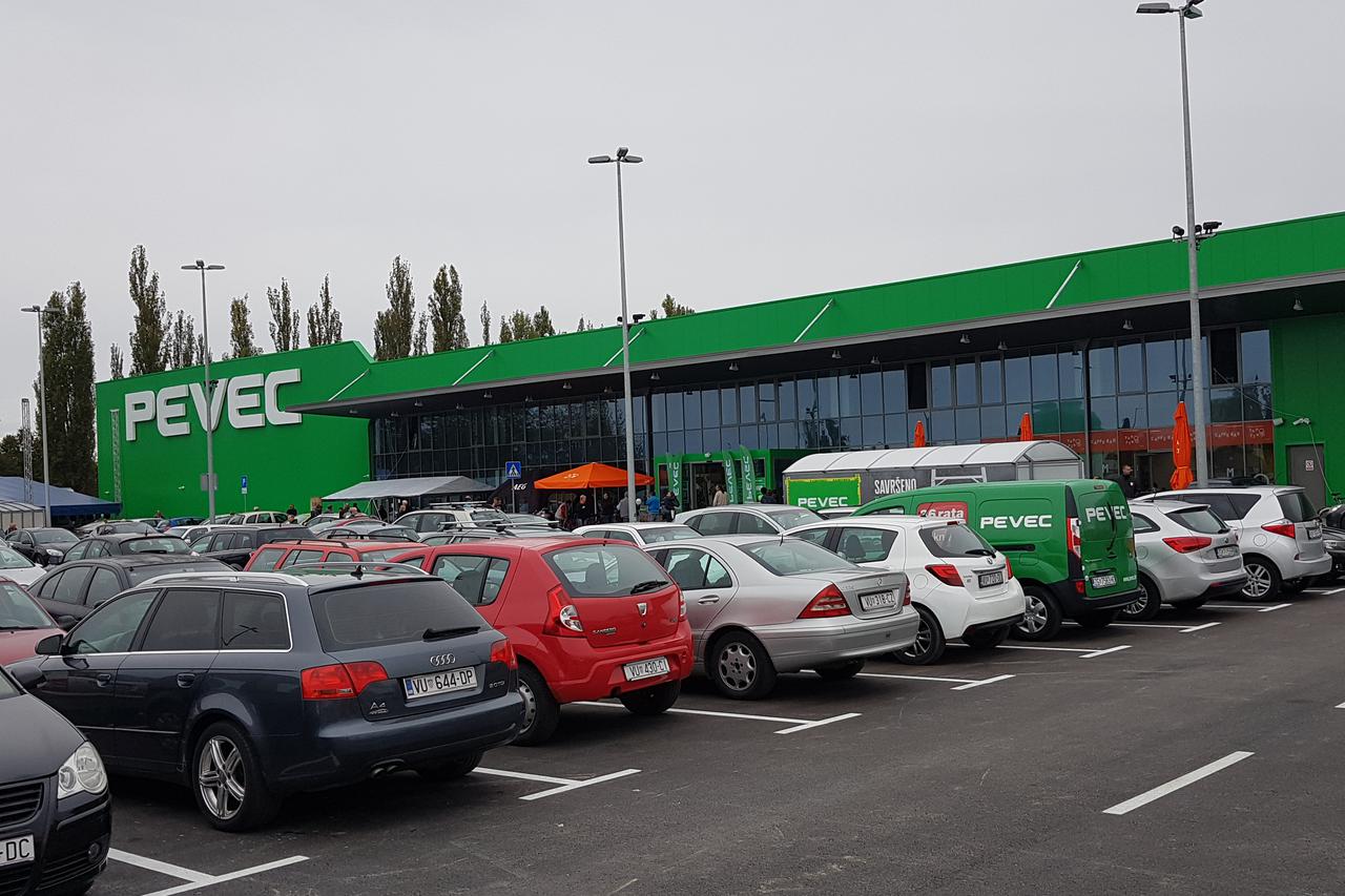 Otvorenje Prodajnog centra Pevec u Vukovaru