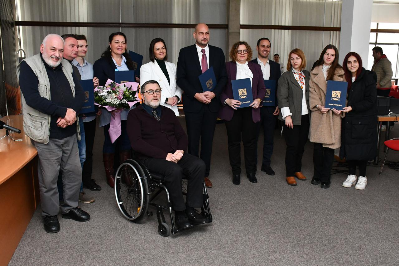 Slavonski Brod: Dodijeljene godišnje volonterske nagrade za poslodavca godine za osobe s invaliditetom i volontere godine