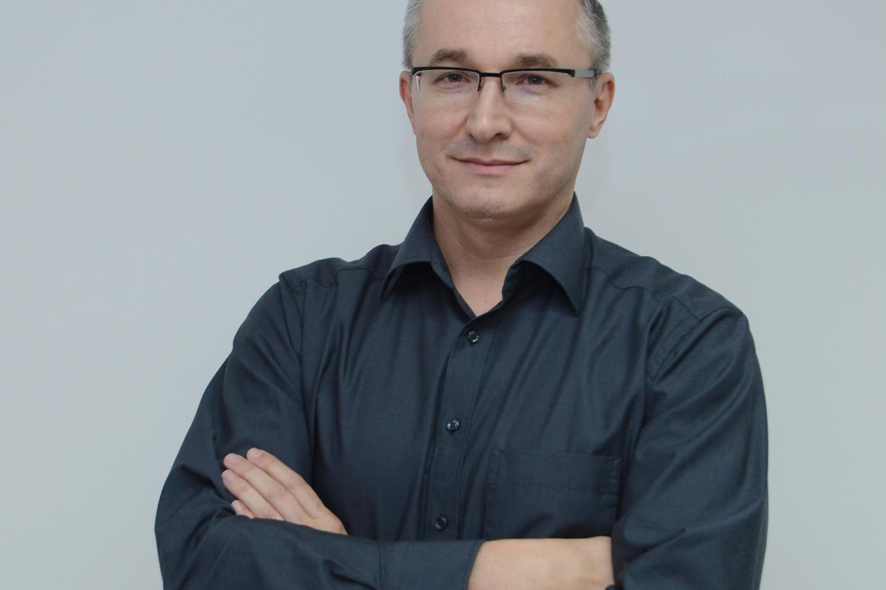 SPECIJAL TEHNO IQ 23.10.2014., Zagreb - Damir Sabol, izvrsni direktor MicroBlinka i osnivac Iskona.  Tvrtka MicroBLINK izradila aplikaciju PhotoMath koja radi na principu prepoznavanja i rjesavanja matematickih jednadzbi pomocu pametnog telefona.  Photo: 