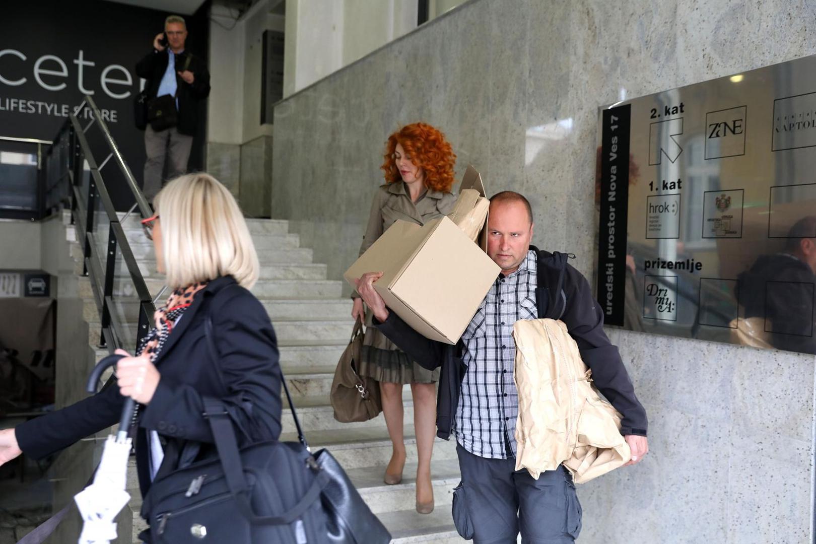 20.05.2020., Zagreb - Ana Karamarko izlazi u pratnji policije iz prostorija tvrtke Drimia. U ranim jutarnjim satima istrazitelji PNUSKOK-a su poceli pretrazivati poslovne prostore tvrtke Drimia Ane Karamarko, supruge bivseg potpredsjednika Vlade i bivseg celnika HDZ-a Tomislava Karamarka. Photo: Patrik Macek/PIXSELL