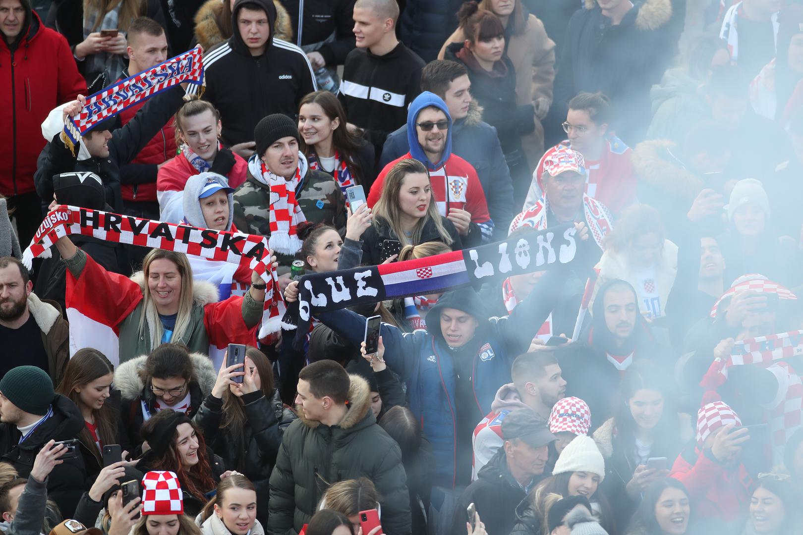 18.12.2022., Zagreb - Navijaci su na Trgu vec poceli zauzimati mjesta za docek Vatrenih. Photo: Luka Stanzl/PIXSELL