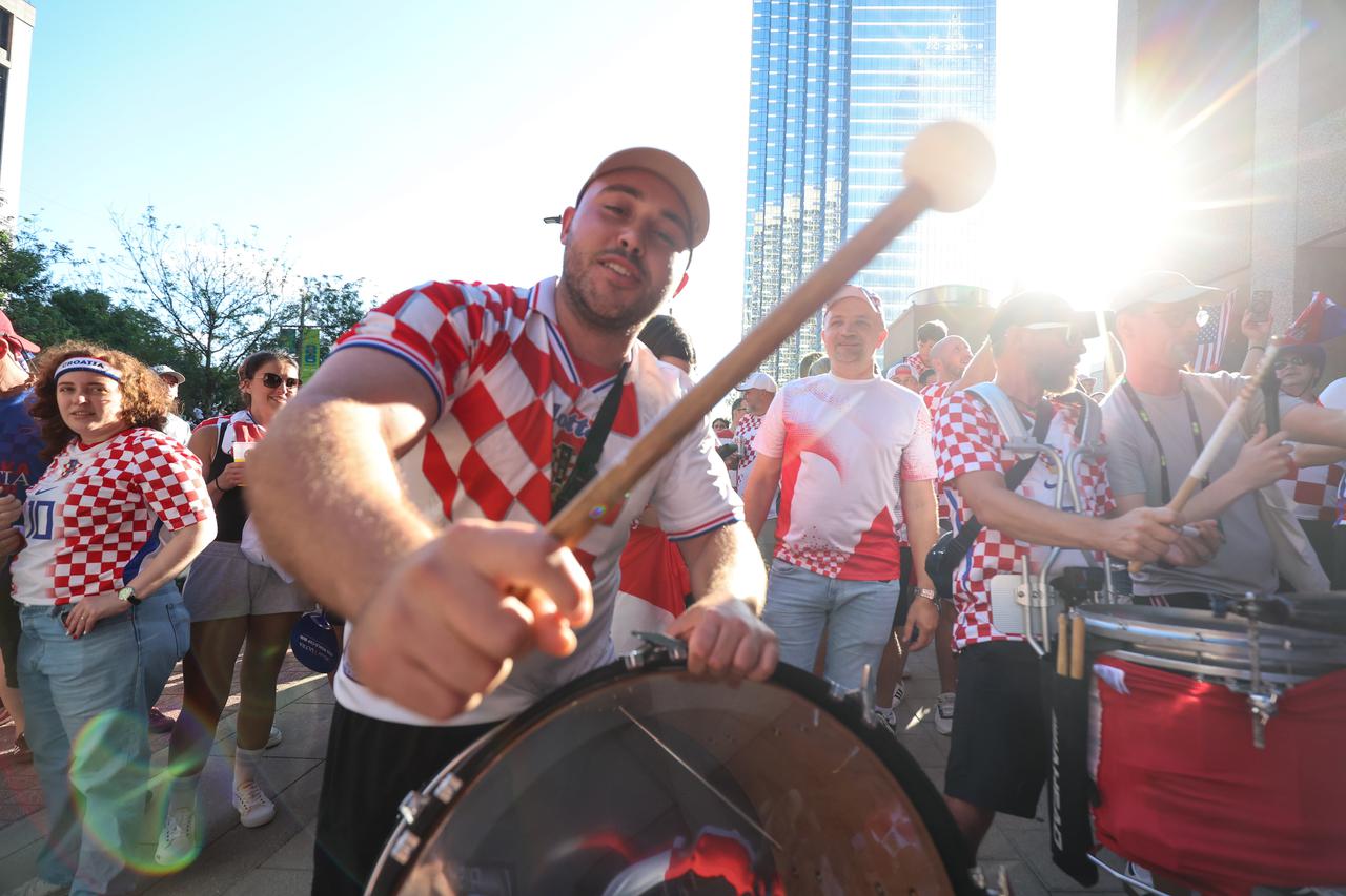 SP 2026 Dallas: Velika povorka hrvatskih navijača u Dallasu uoči utakmice Engleske i Hrvatske na Svjetskom prvenstvu