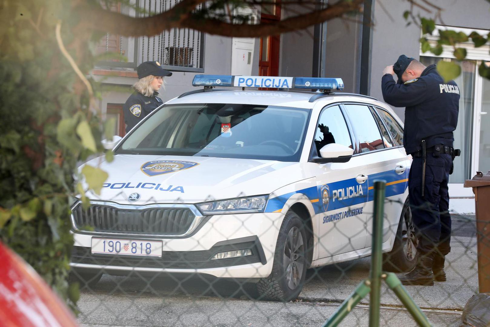 25.11.2023., Zagreb -U zagrebackom naselju Rudes u Aninoj ulici sinoc je doslo do eksplozije u dvoristu jedne zgrade. Policijski ocevid nastavljen je i u jutarnjim satima. U dvoriste su bacene dvije rucne bombe. Photo: Emica Elvedji/PIXSELL