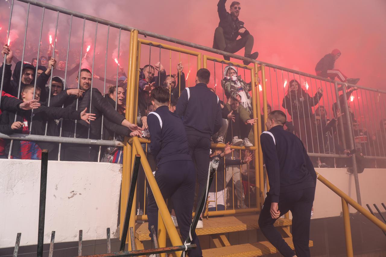 Juniori Hajduka dočekani uz ovacije i baklje na Poljudu