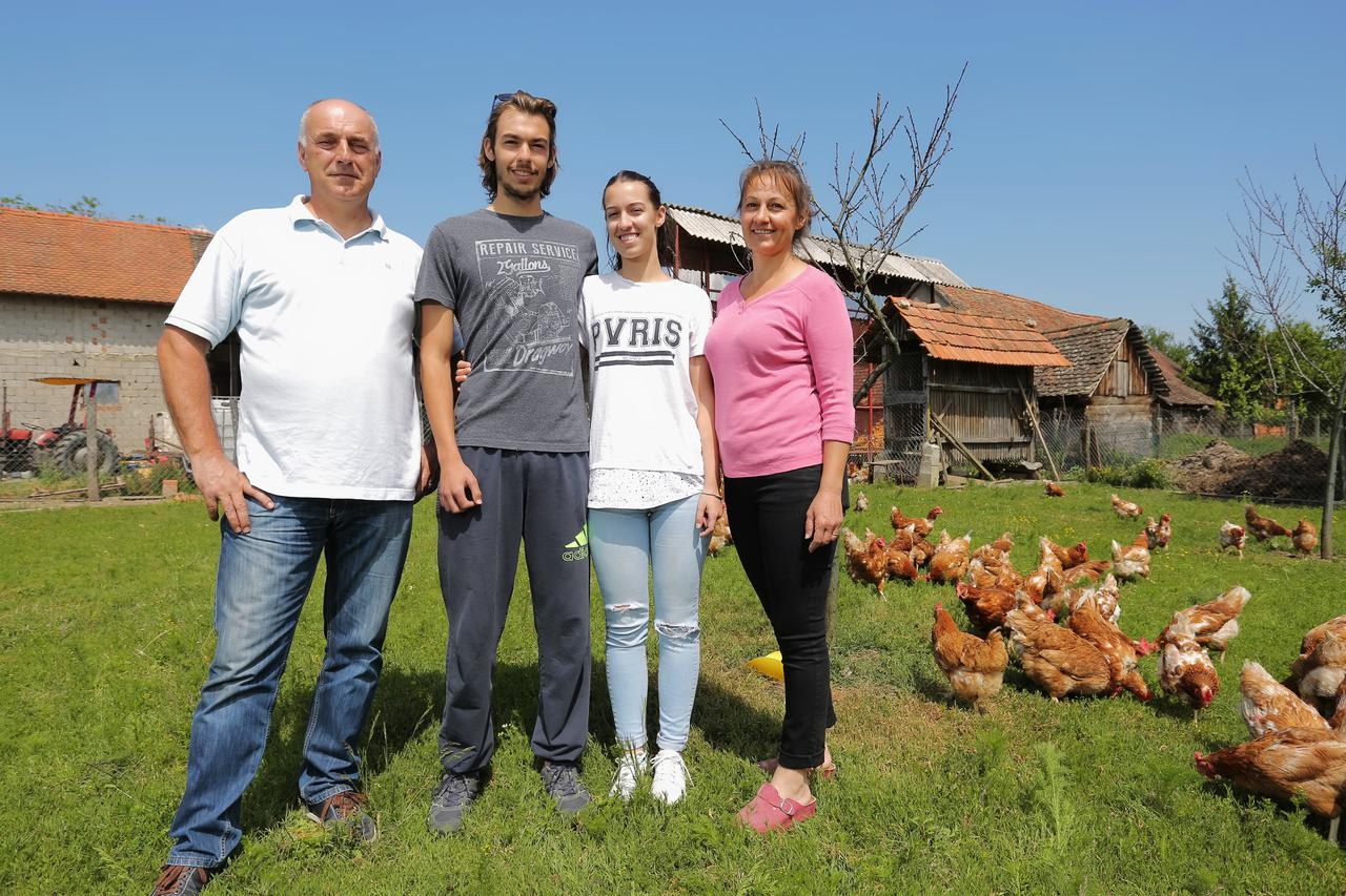 OPG Dražen Frljak bavi se uzgojem oraha, lješnjaka i kokoši nesilica