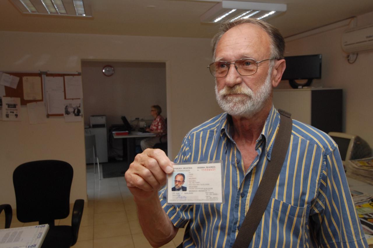 \'06.06.2011., Bjelovar - Ivan Nalevka (70) iz Bjelovara dosao se pozaliti u dopisnistvo Vecernjeg lista o svom neocekivanom otkricu. Naime ovaj umirovljenik dozivio je trostruko neugodno iznenadjenje