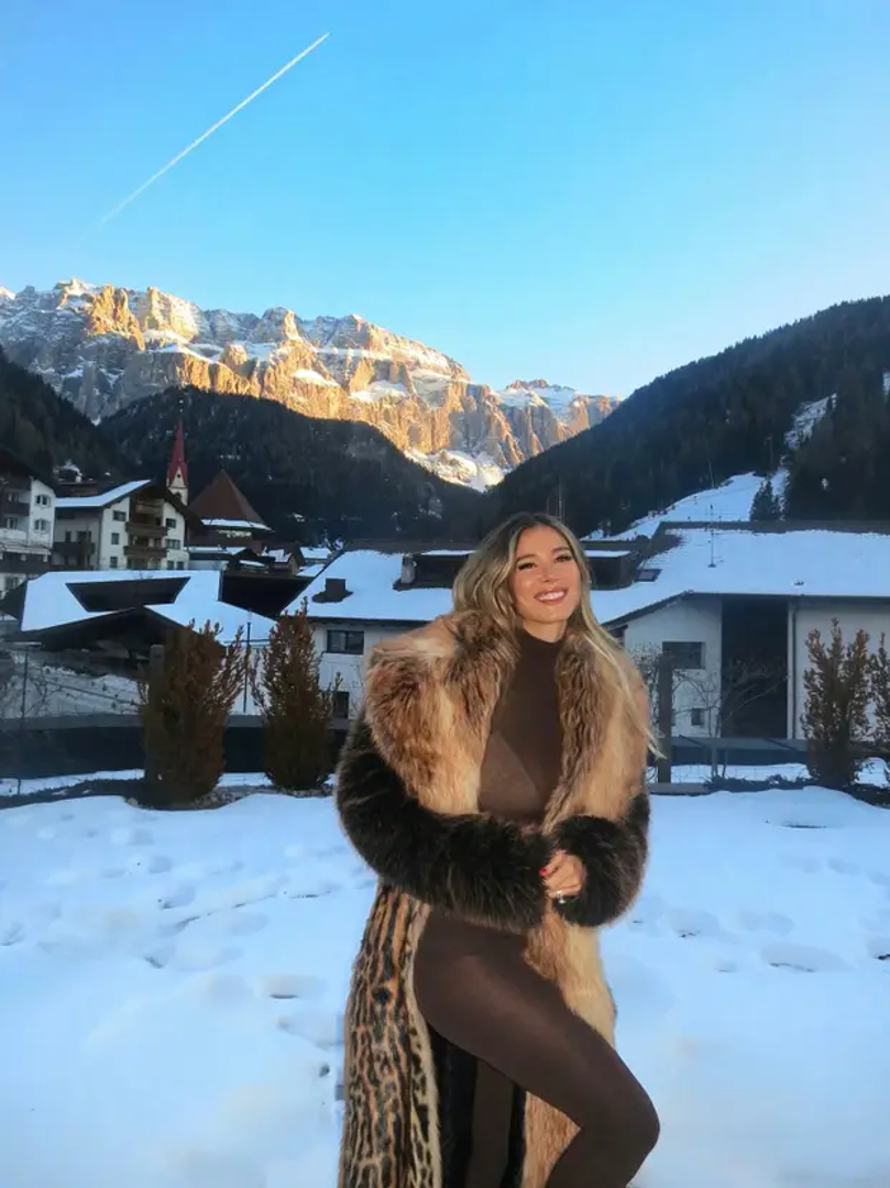 U opisu je napisala samo: "U Dolomitima je uvijek kao povratak kući" i dodala "Od 1998." Tako je dala do znanja da ovo mjesto za nju od djetinjstva ima poseban slučaj.