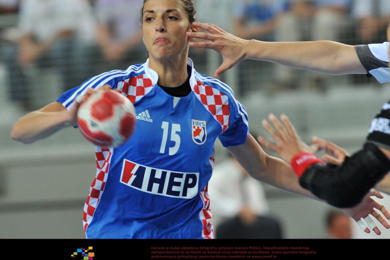 \'05.06.2011., Varazdin - Kvalifikacijska rukometna utakmica izmedju zenske rukometne reprezentacije Hrvatske i Srbije. Andrea Penezic. Photo: Vjeran Zganec-Rogulja/PIXSELL\'