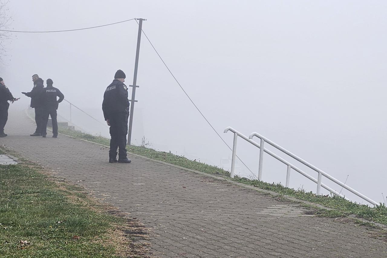 U Savi kod Slavonskog Broda  prevrnuo se čamac s ljudima, najmanje jedna osoba poginula