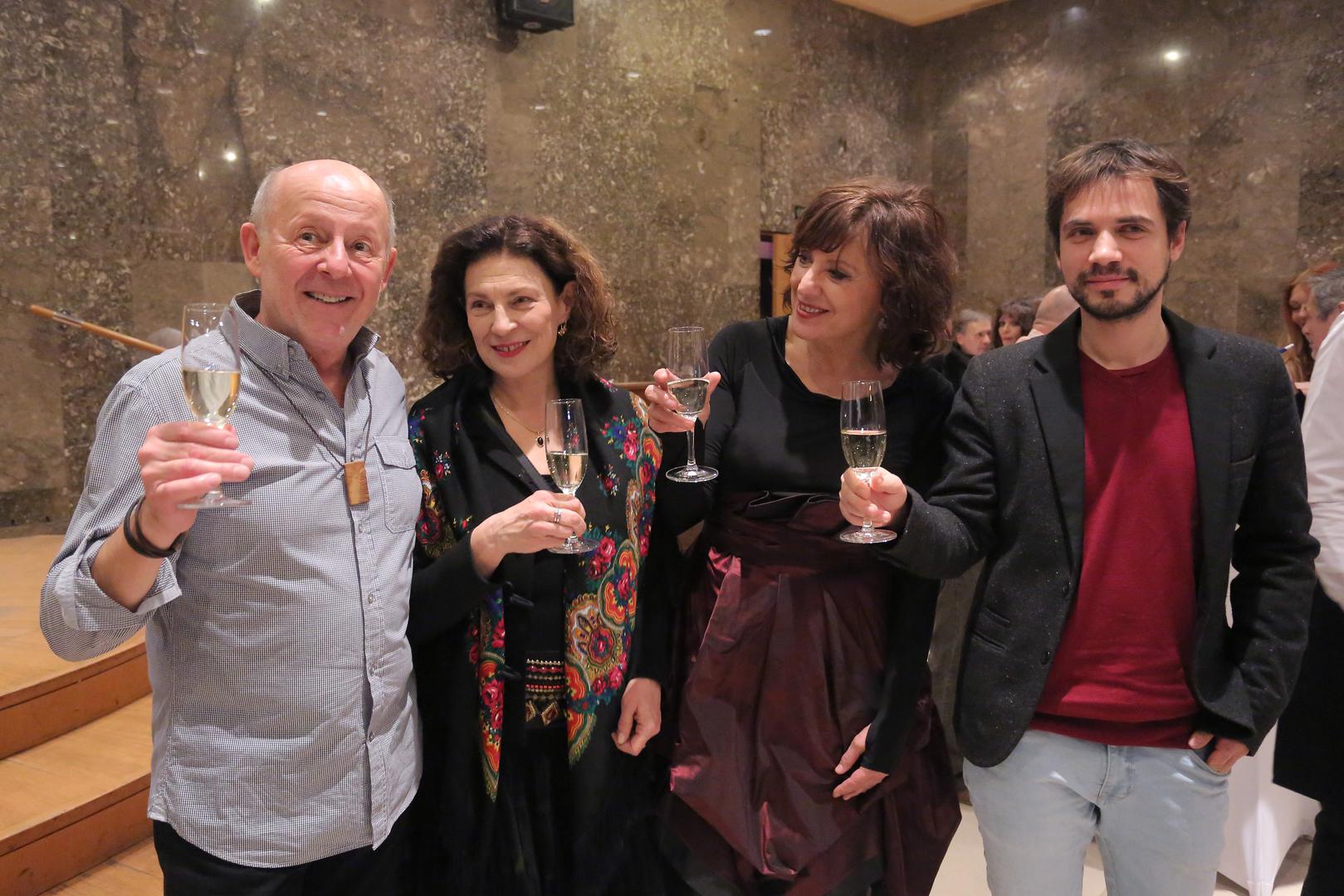 ilo je to rijetko pojavljivanje za samozatajnu glumicu koja, suprotno suvremenim trendovima, ne koristi društvene mreže. 