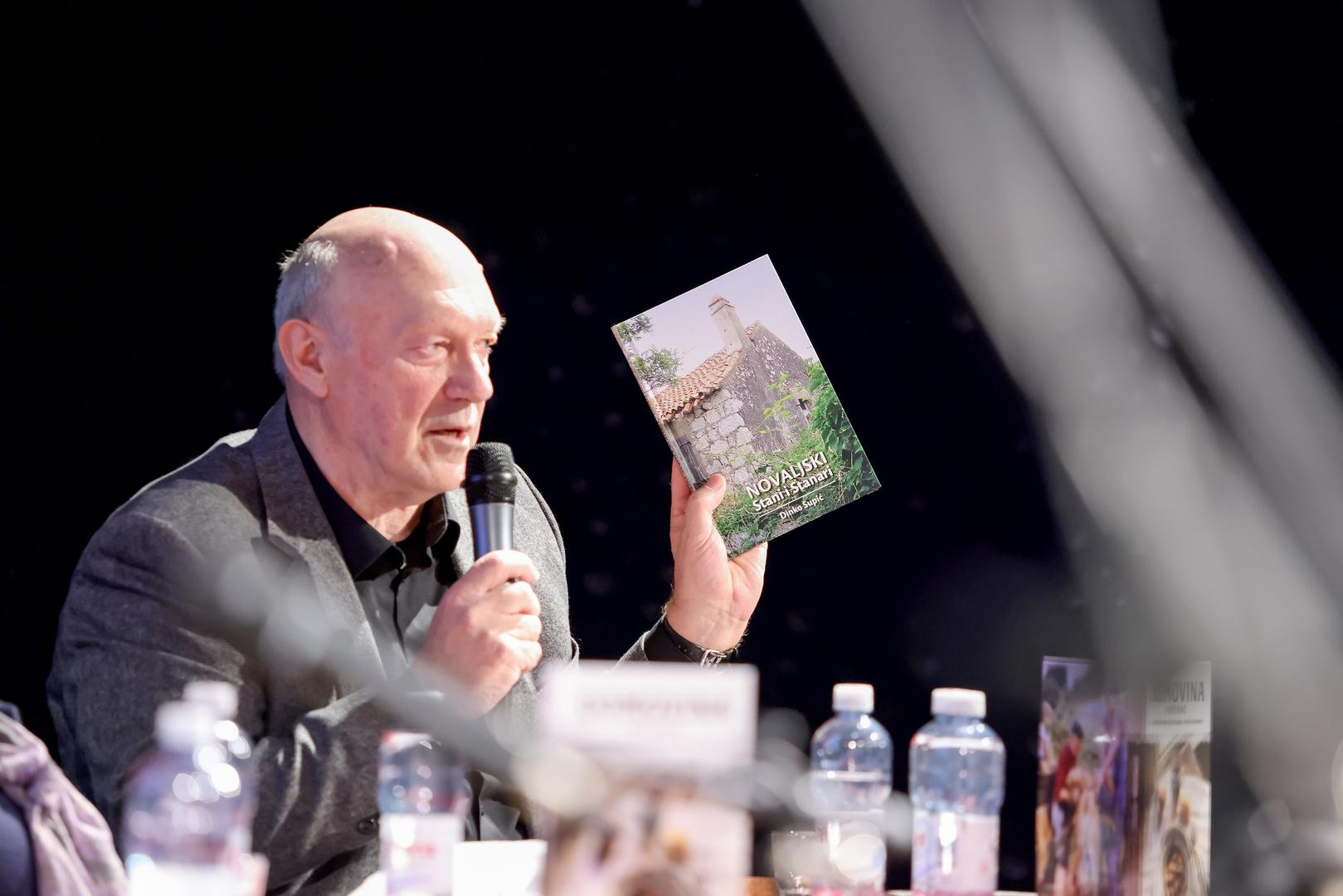 05.02.2026., Novalja - Predstavljanje knjige Domovina, Pastroc autora Dinka Supica Photo: Sime Zelic/PIXSELL