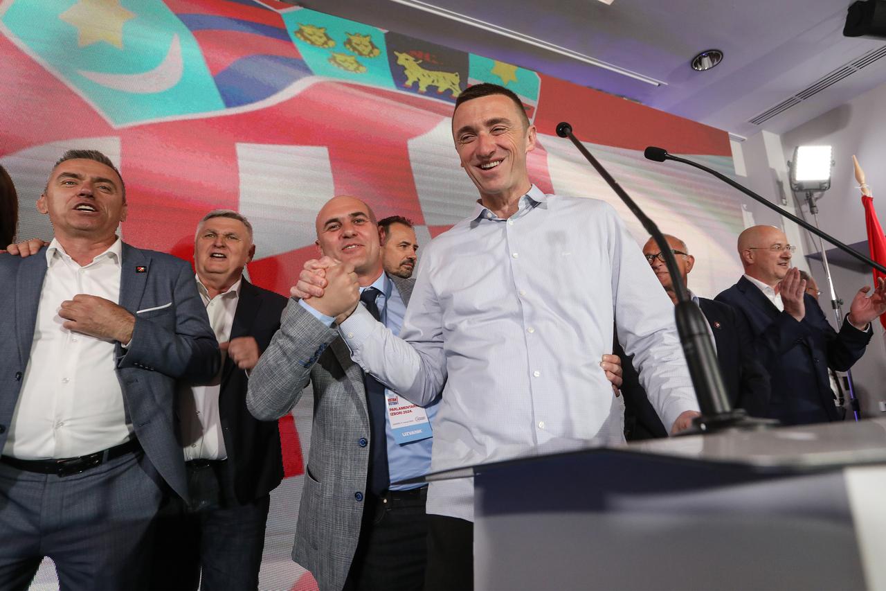 Zagreb: Ivan Penava obratio se okupljenima u stožeru Domovinskog pokreta