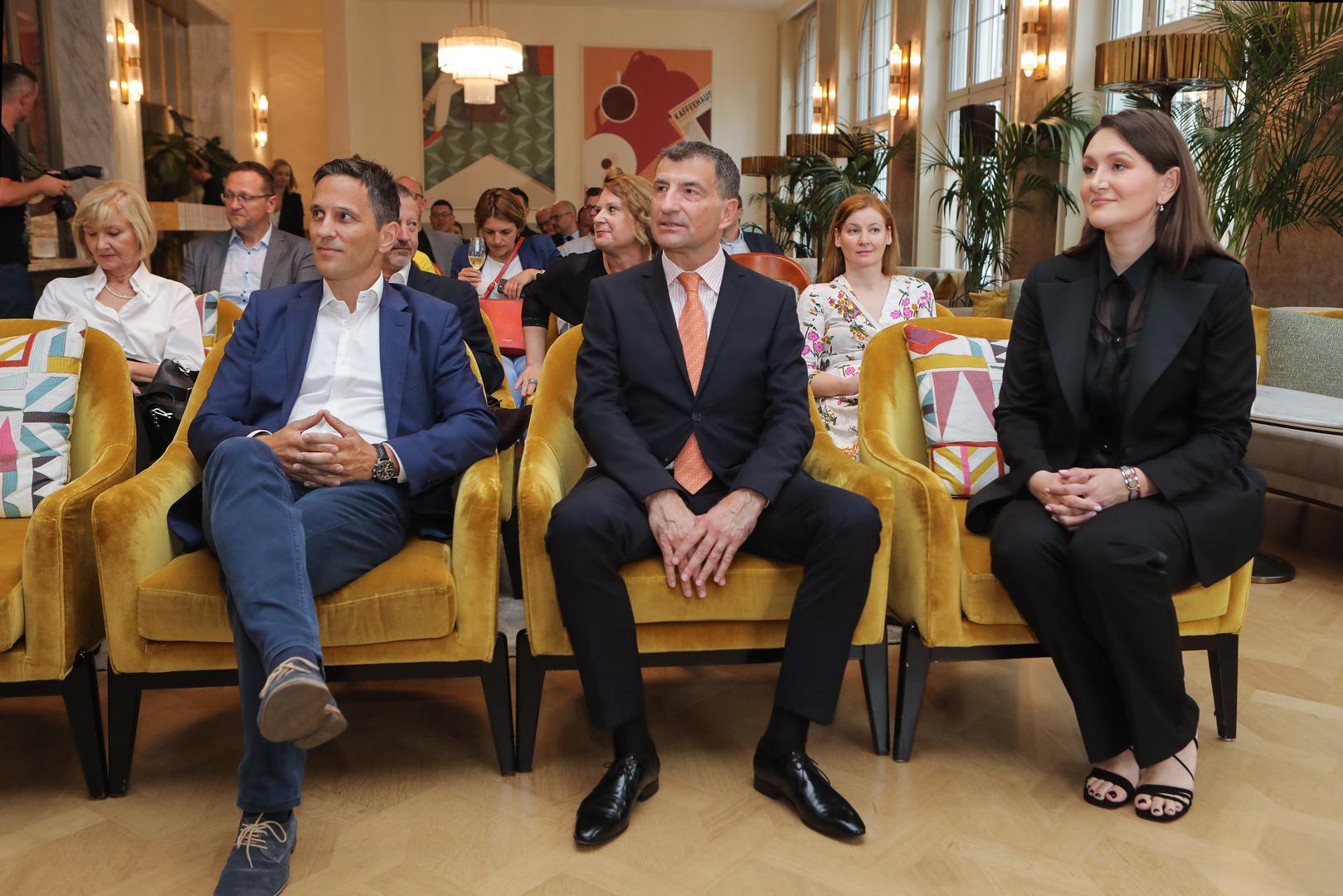 09.06.2022., Zagreb - U Amadria Park Hotelu u Jurisicevoj ulici Austrijska tvrtka Neuroth slusna pomagala svecano je obiljezila 10 godina djelovanja u Hrvatskoj te 115 godina postojanja, u sklopu cega je odrzan koncert Radojke Sverko.  Photo: Tomislav Miletic/PIXSELL