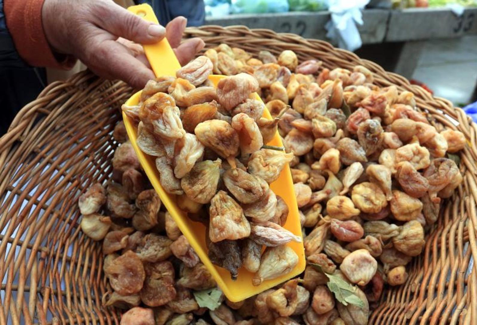 Sušeno voće – Ne jedete slatko, ali zato redovito grickate sušeno voće. Morate znati da je i ono prepuno šećera pa radije umjesto sušenog ananasa pojedite svježi, puno je zdraviji, a brže će vas i zasititi.