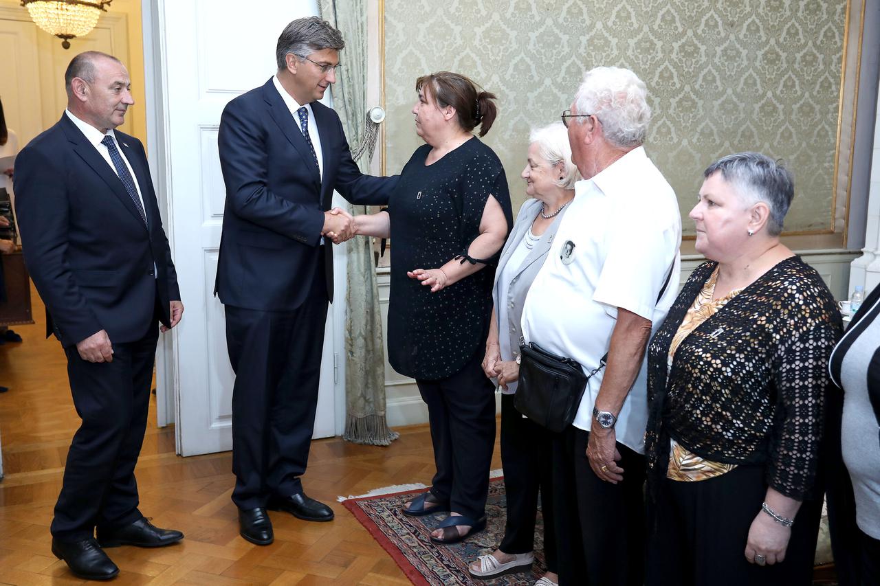 Zagreb: Plenković primio članove Saveza udruga obitelji zatočenih i nestalih branitelja