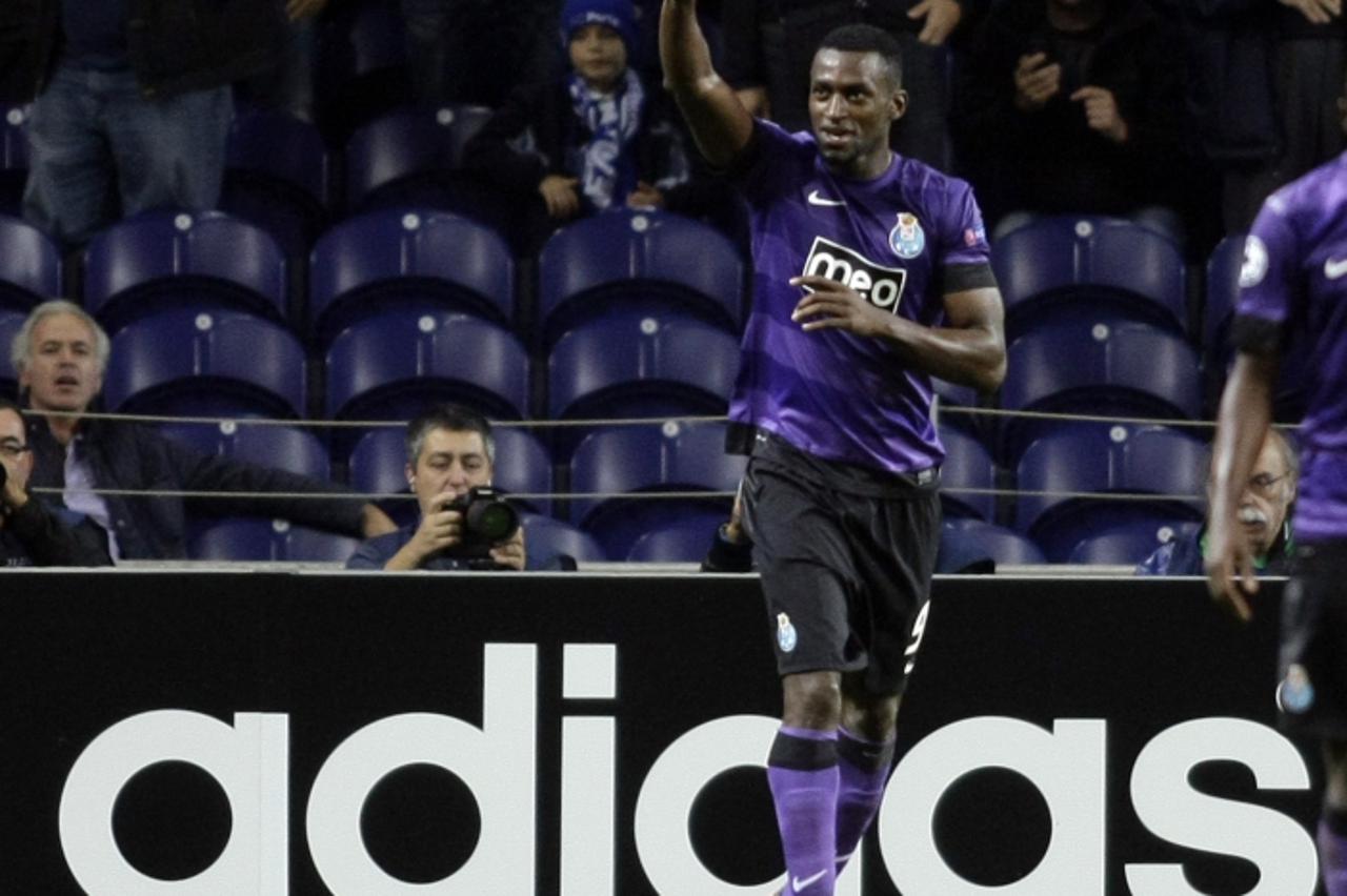 'Porto\'s Jackson Martinez celebrates his goal against Dynamo Kiev during their Champions League Group A soccer match at the Dragon stadium in Porto October 24, 2012. REUTERS/Miguel Vidal (PORTUGAL - 