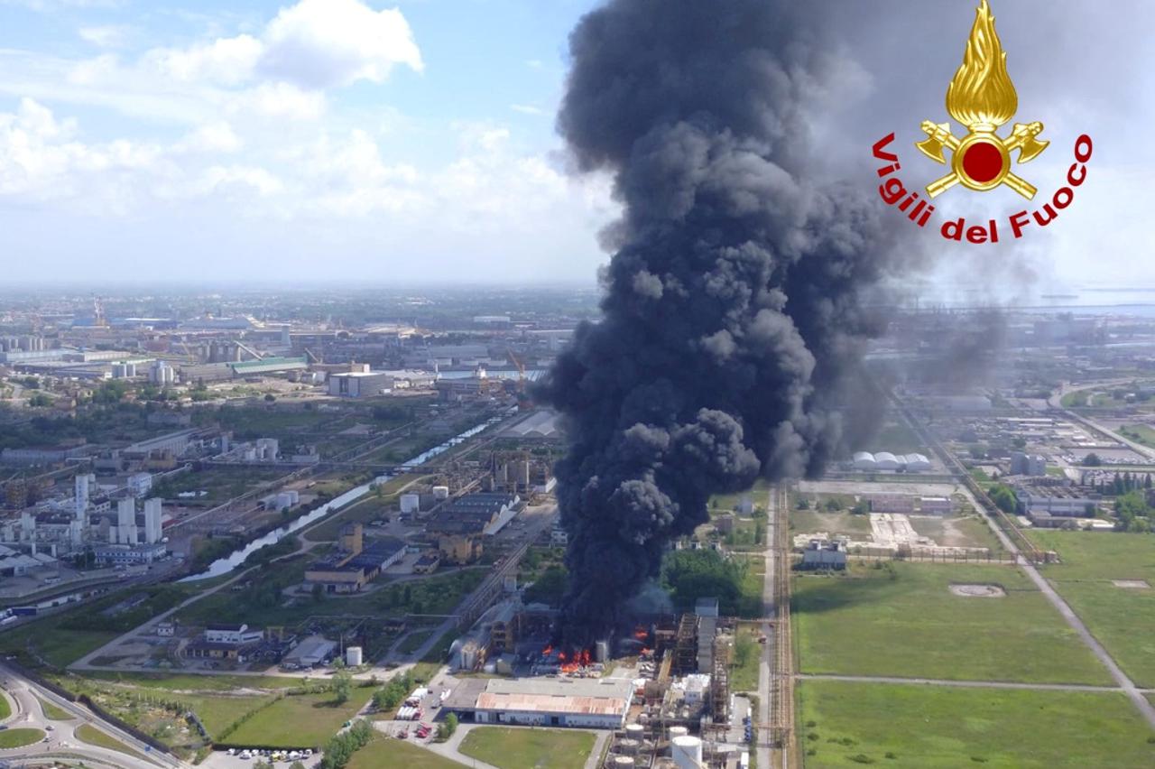 Požar u tvornici kemikalija kod Venecije