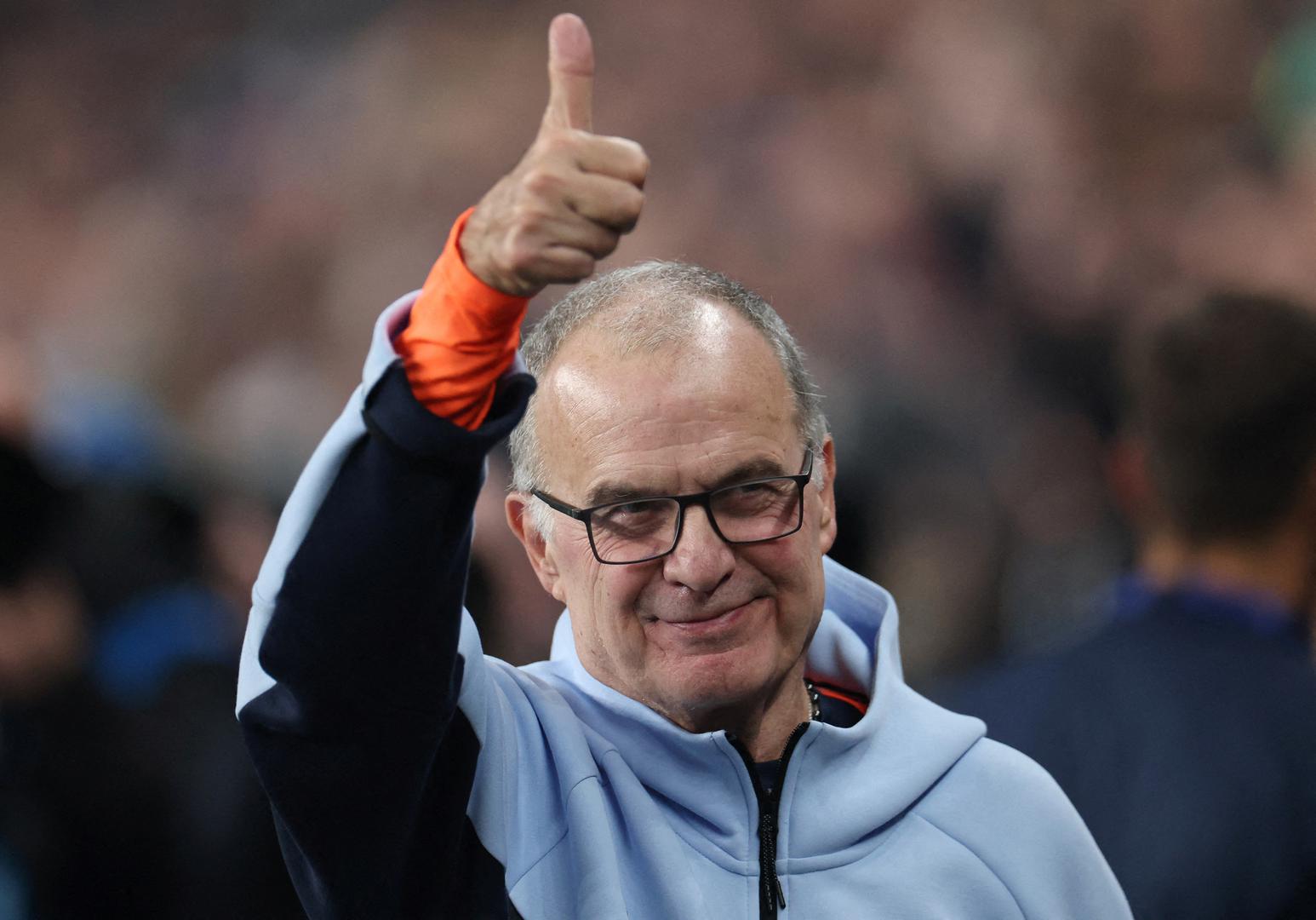 Marcelo Bielsa (Urugvaj, €3 milijuna godišnje) – Kultni argentinski "El Loco" drži korak s Koemanom. Njegove taktičke zamisli i vođenje reprezentacije Urugvaja savez plaća 3 milijuna eura godišnje.