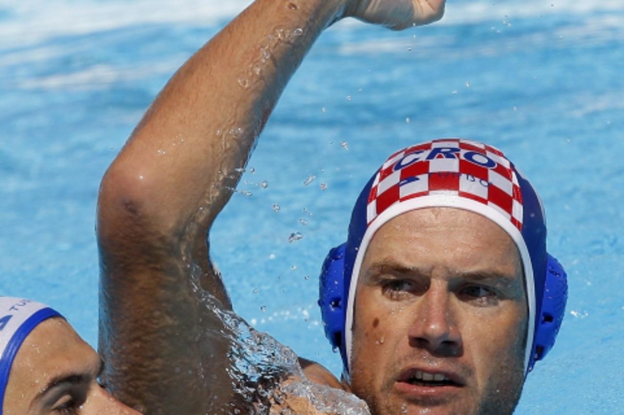 'Igor Hinic of Croatia celebrates his goal next to Montenegro\'s Vjekoslav Paskovic during their preliminary water polo match at the World Championships in Rome July 22, 2009.REUTERS/Laszlo Balogh (IT