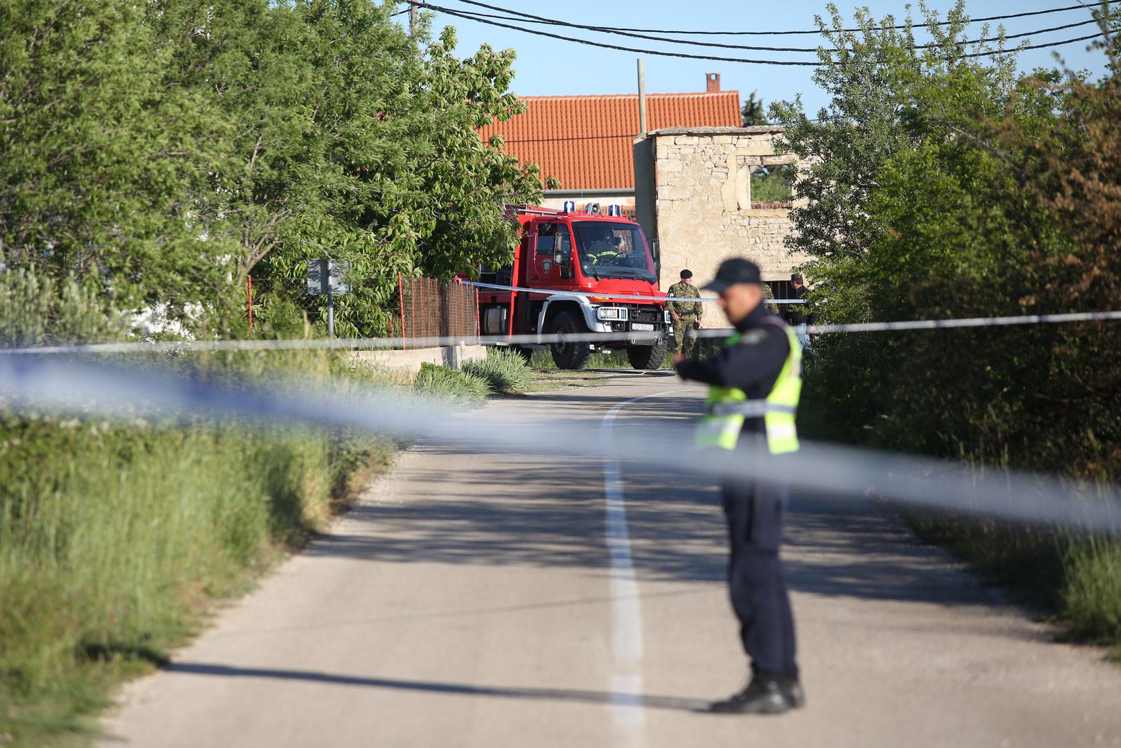 07.05.2020.,Biljane Donje - U mjestu Biljane Donje kod Benkovca srusio se vojni skolski avion. Na terenu su vatrogasci iz Javne vatrogasne postaje Benkovac i policija. Photo:Marko Dimic/PIXSELL