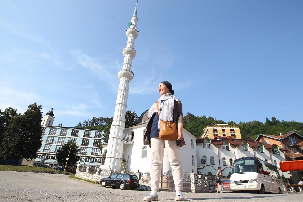02.07.2015., Srebrenica, Bosna i Hercegovina - Zivot u Srebrenici 20 godina nakon genocida.  Americki studenti u razgledavanju Srebrenice. Photo: Boris Scitar/Vecernji list/PIXSELL
