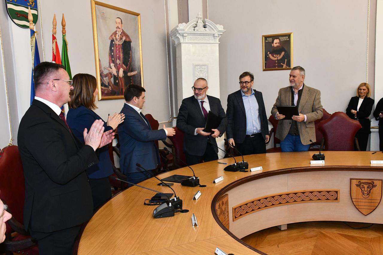 Požega: ​Ministar Butković na potpisivanj​u ugovora s izvo​đačem radova izgradnje ​čvora Po​žega na autocesti A3