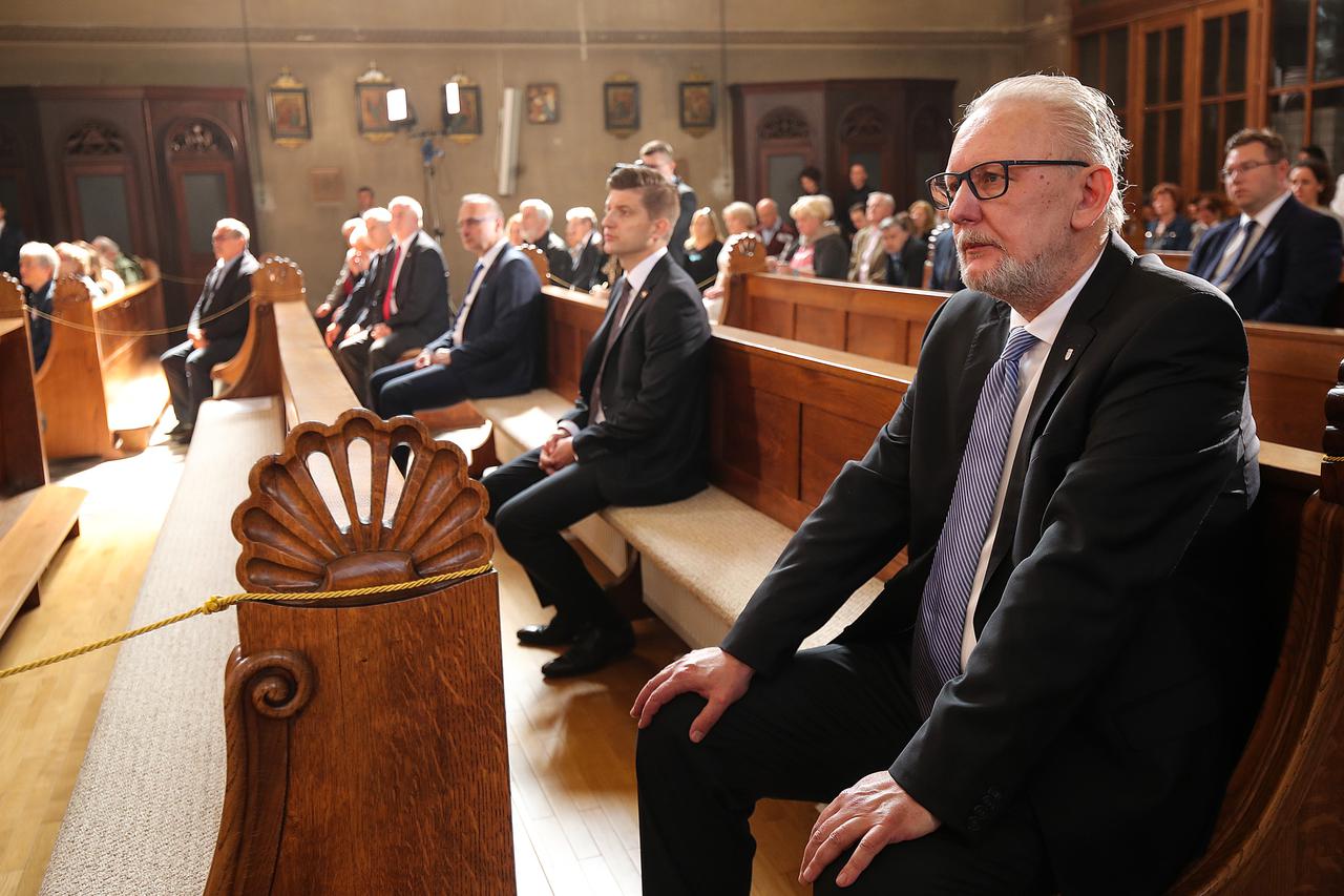 Zagreb: Državni vrhu uz preporučenu distancu na misi za Domovinu u crkvi Svetog Blaža