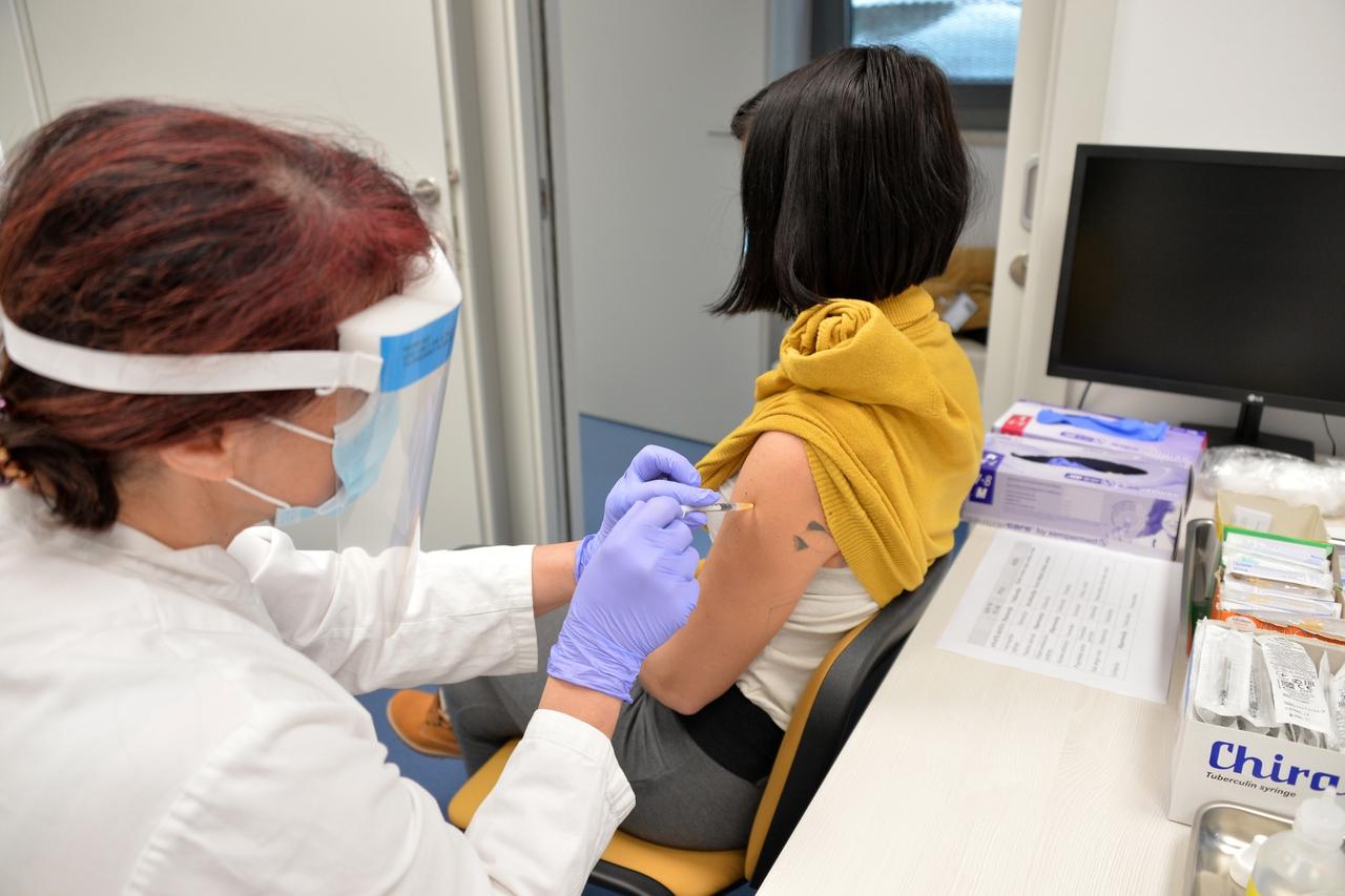 Pula: Cijepljenje zdravstvenih djelatnika Istarske županije