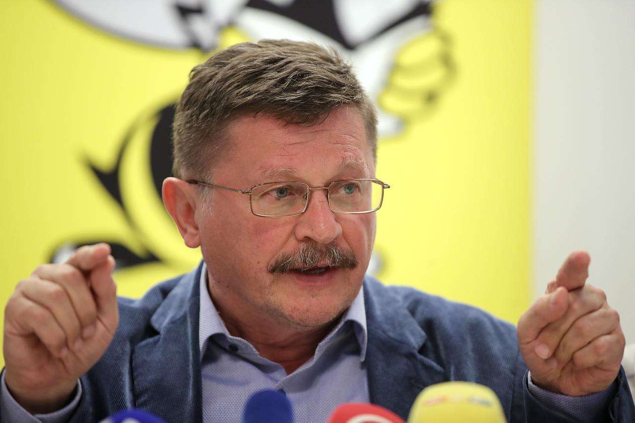 Konferencija za medije sindikata u školstvu na temu današnje izjave Premijera o povišici plaće