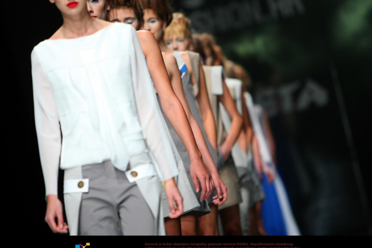 Pedeset nijansi sive, revija, Dove Fashion (1)