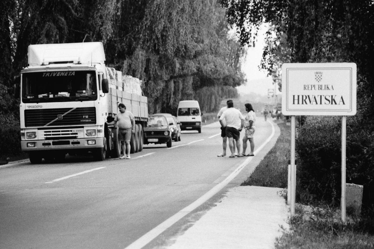 Blokadom granica JNA zapo?ela rat u Hrvatskoj i Sloveniji 1991.