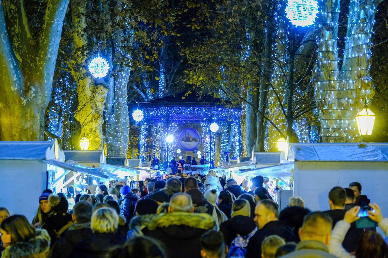 Zagreb: Velika gužva na Adventu na Štefanje