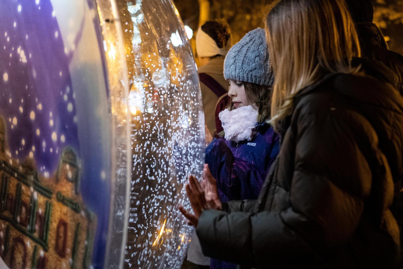27.11.2021., Zagreb - Paljenjem lampica na Zrinjevcu zapoceo Advent u Zagrebu. Advent je sluzbeno otvorio gradonacelnik Tomislav Tomasevic