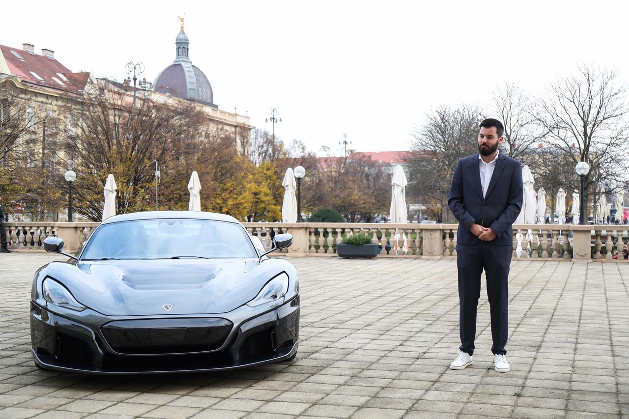 Mate Rimac i Christophe Piochon dočekuju francuskog predsjednika Emmanuela Macrona ispred hotela Esplanade