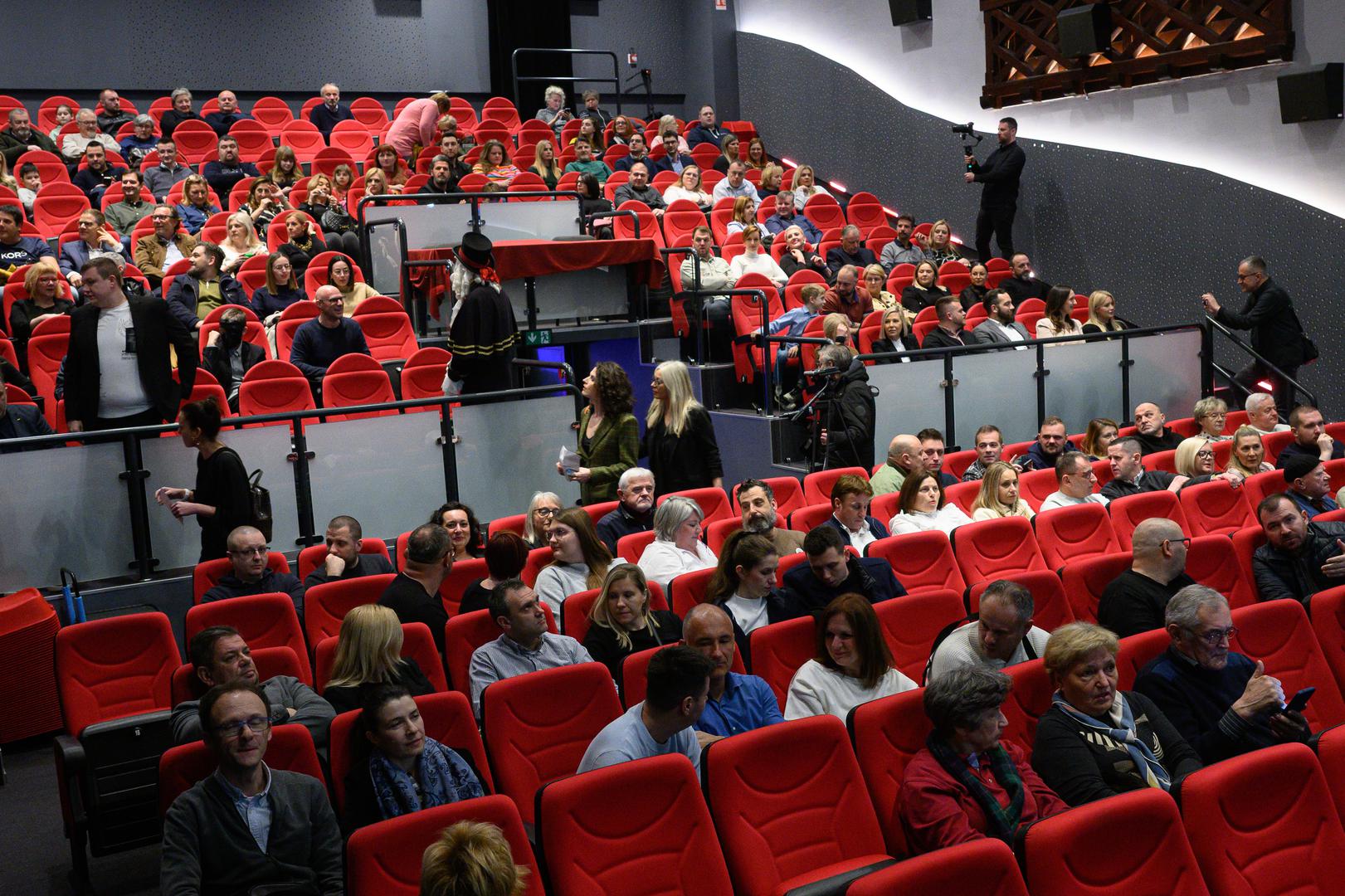 Brojni građani došli su se razveseliti uz prizore tradicionalnog karnevala