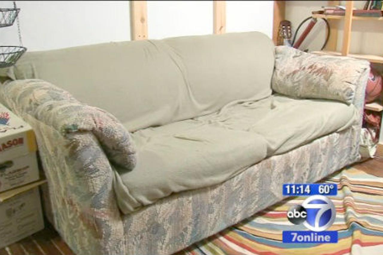 Kupili stari kauč pa u njemu pronašli novac