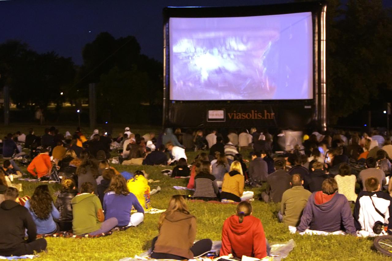 27.05.2012., Zagreb - Na jezeru Jarun u sklopu akcije Screen on the Green kino na otvorenome, prikazan je film Megamind. Photo: Borna Filic/PIXSELL