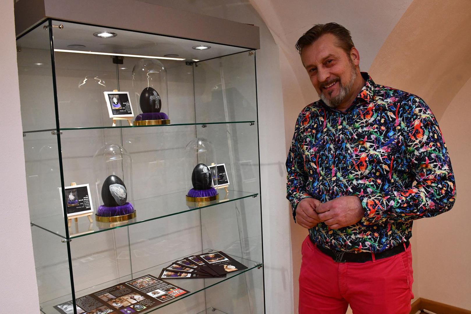 03.04.2025., Pozega: U Muzeju grada Požege otvorenje izlozbe jedinstvenih umjetnickih dijela pod nazivom "Umjetnine od ljuski jaja" autora Zorana Lucica. Izlozba je humanitarnog karaktera. Photo: Ivica Galovic/PIXSELL