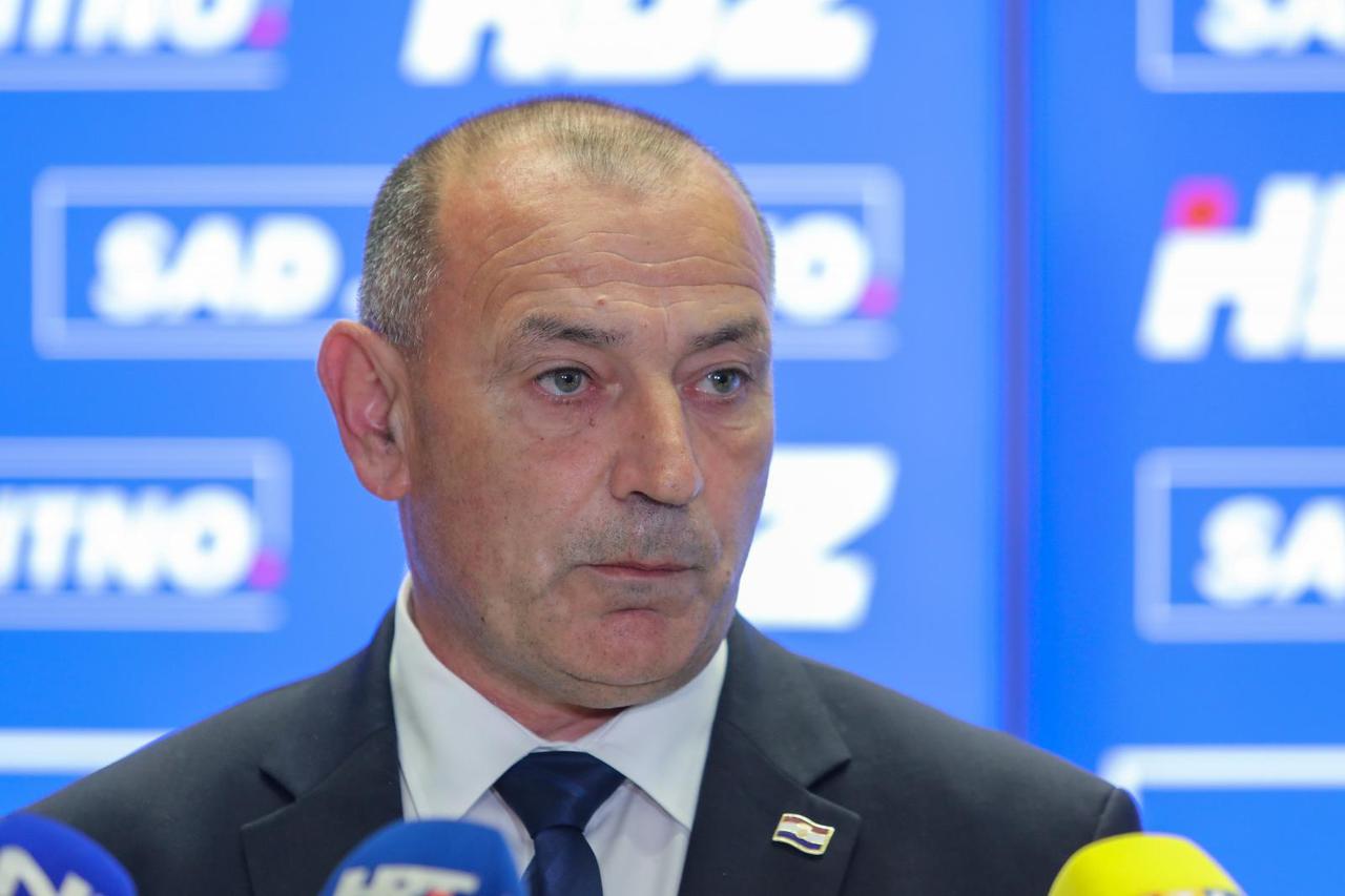 Zagreb: Ministar Tomo Medved obratio se medijima u središnjici HDZ-a
