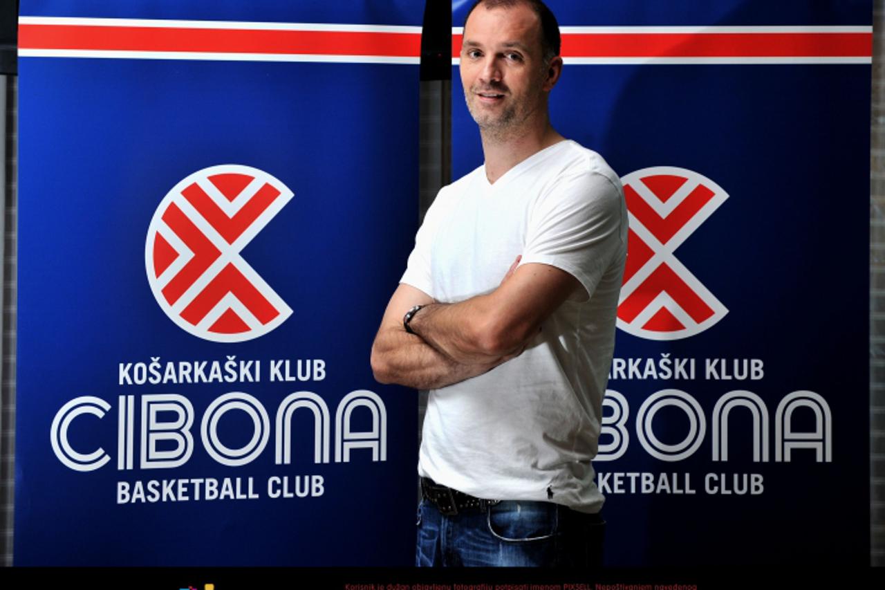 'SPECIJAL MAX 12.06.2012., Zagreb - Veljko Mrsic, bivsi kosarkaski reprezentativac hrvatske, novi trener KK Cibona.  Photo: Marko Lukunic/PIXSELL'