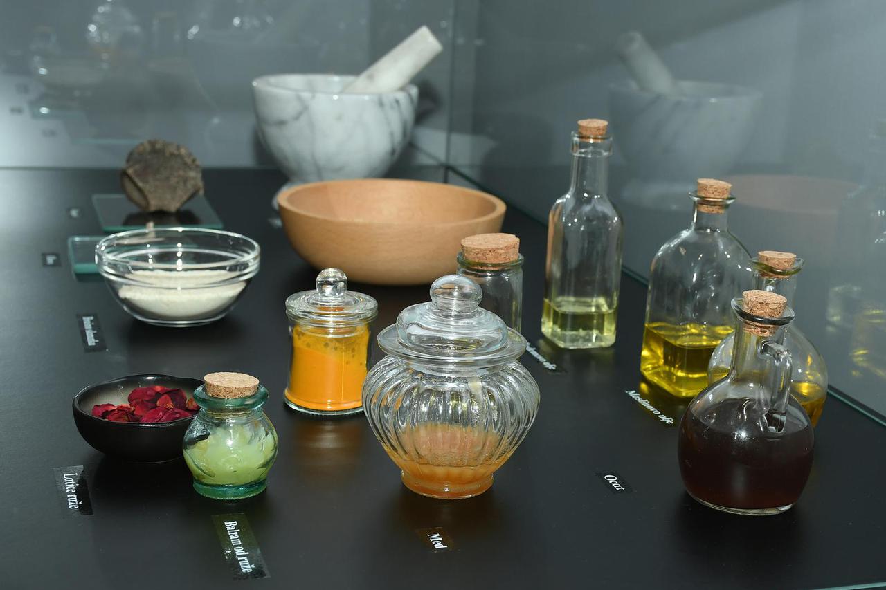 Izložba “Ogledalo, ogledalce moje: Rimski kozmetički pribor iz Siscije” u Gradskom muzeju Sisak