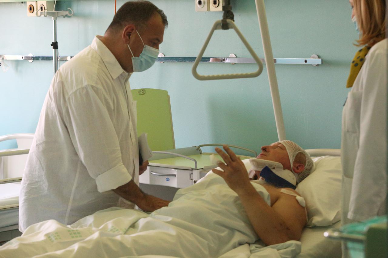 Zagreb: Ministar Beroš obišao ozlijeđenog putnika iz poljskog autobusa